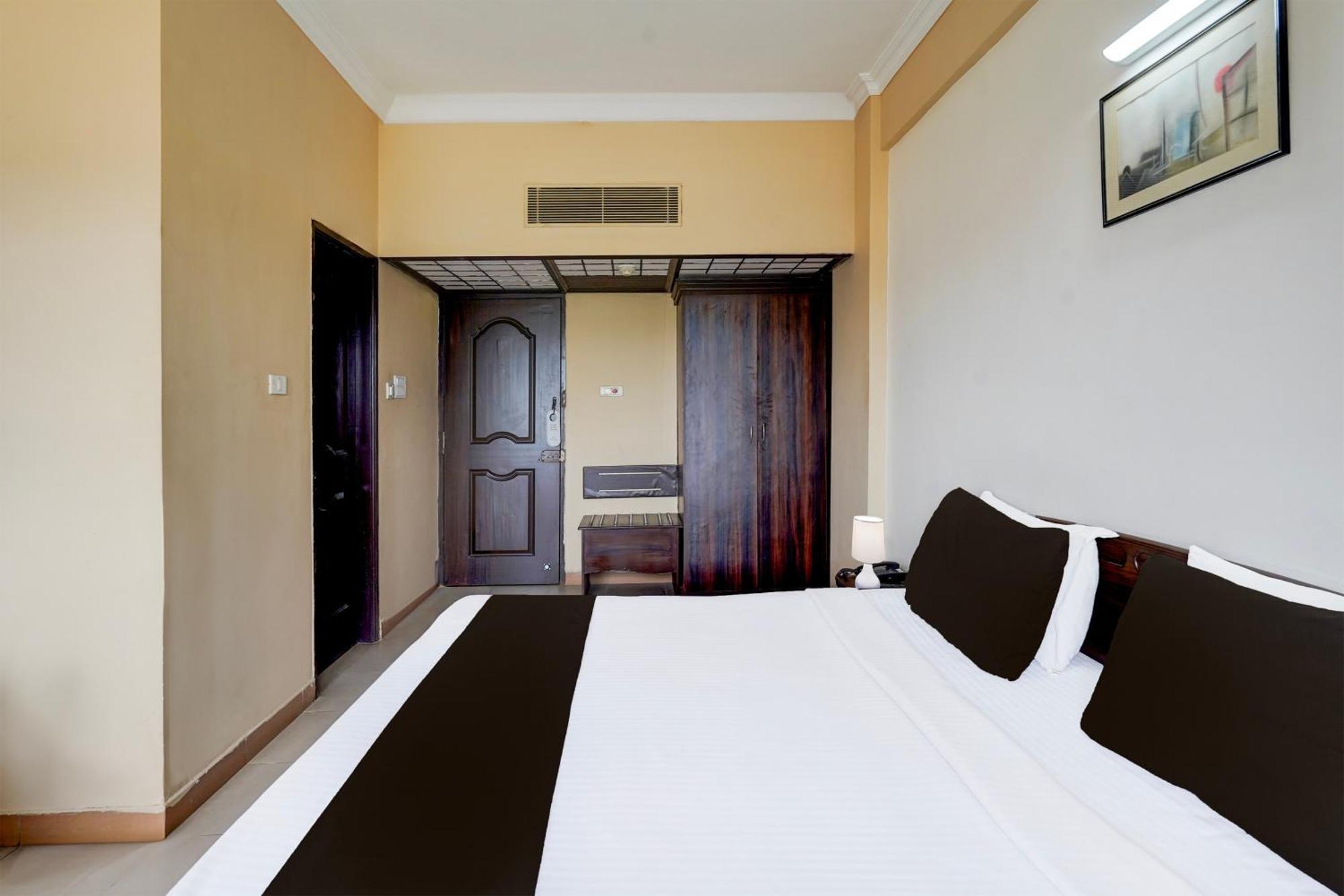 Super Townhouse Koyambedu Hotel Chennai Luaran gambar