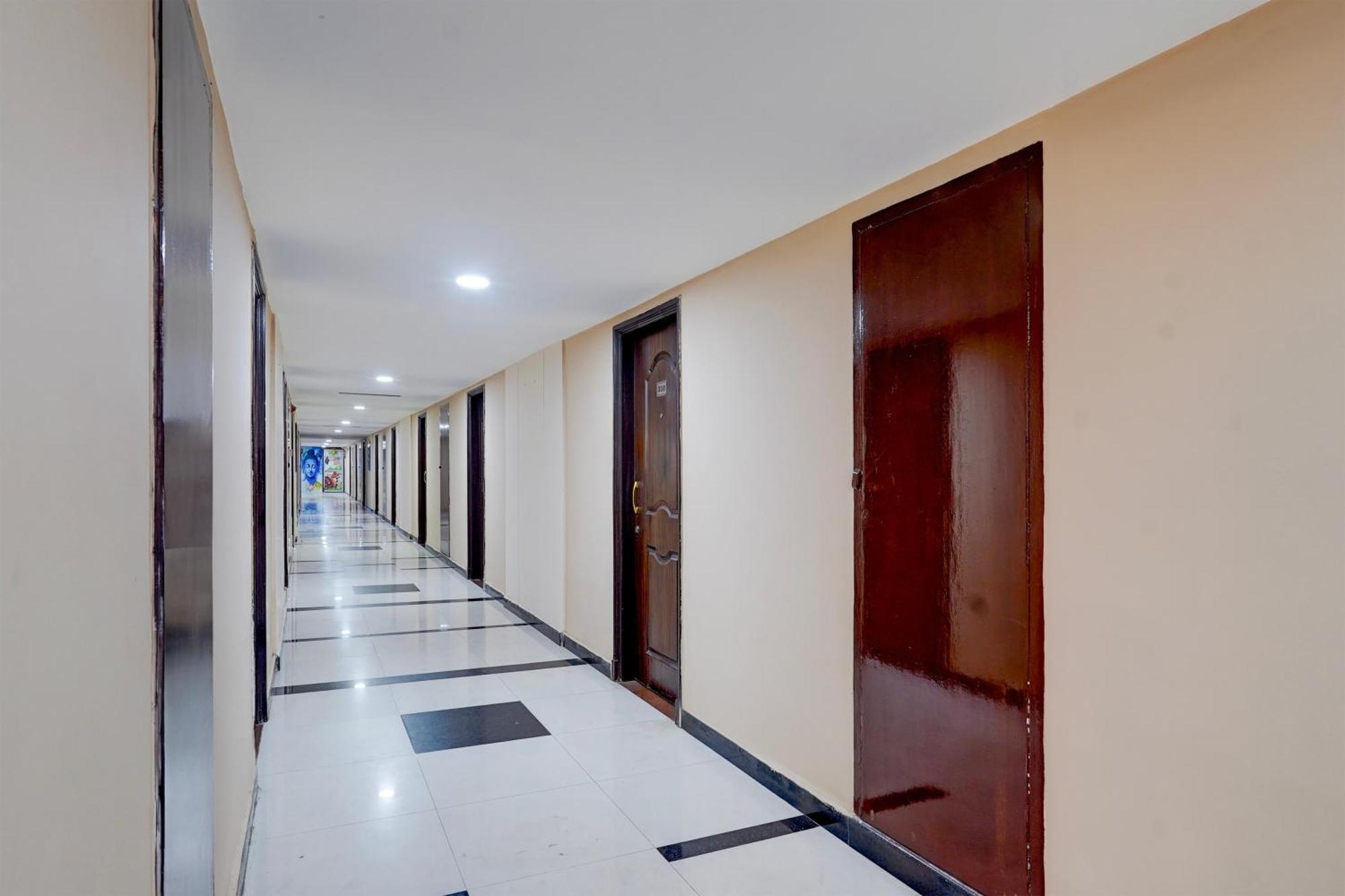 Super Townhouse Koyambedu Hotel Chennai Luaran gambar
