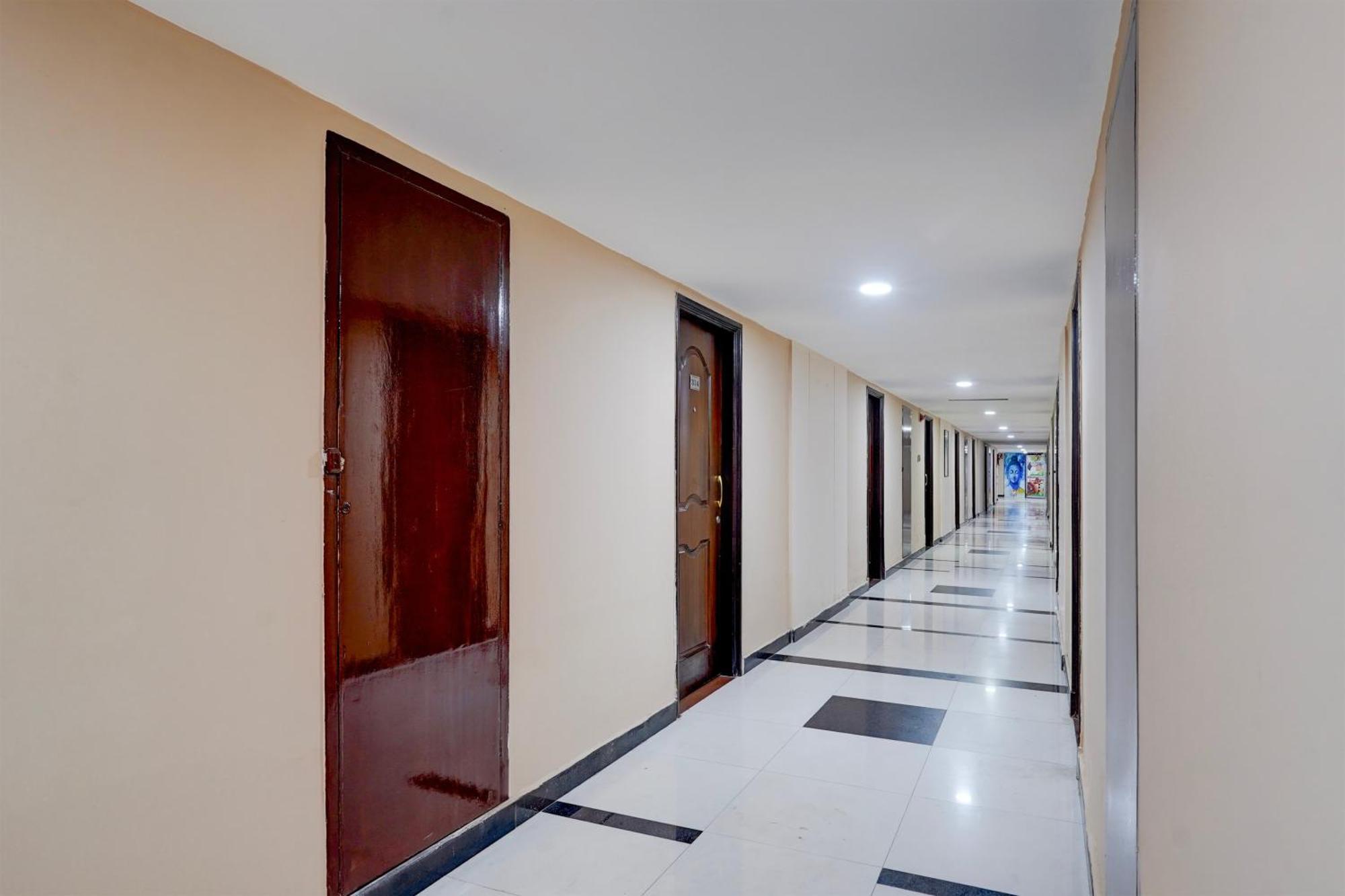 Super Townhouse Koyambedu Hotel Chennai Luaran gambar