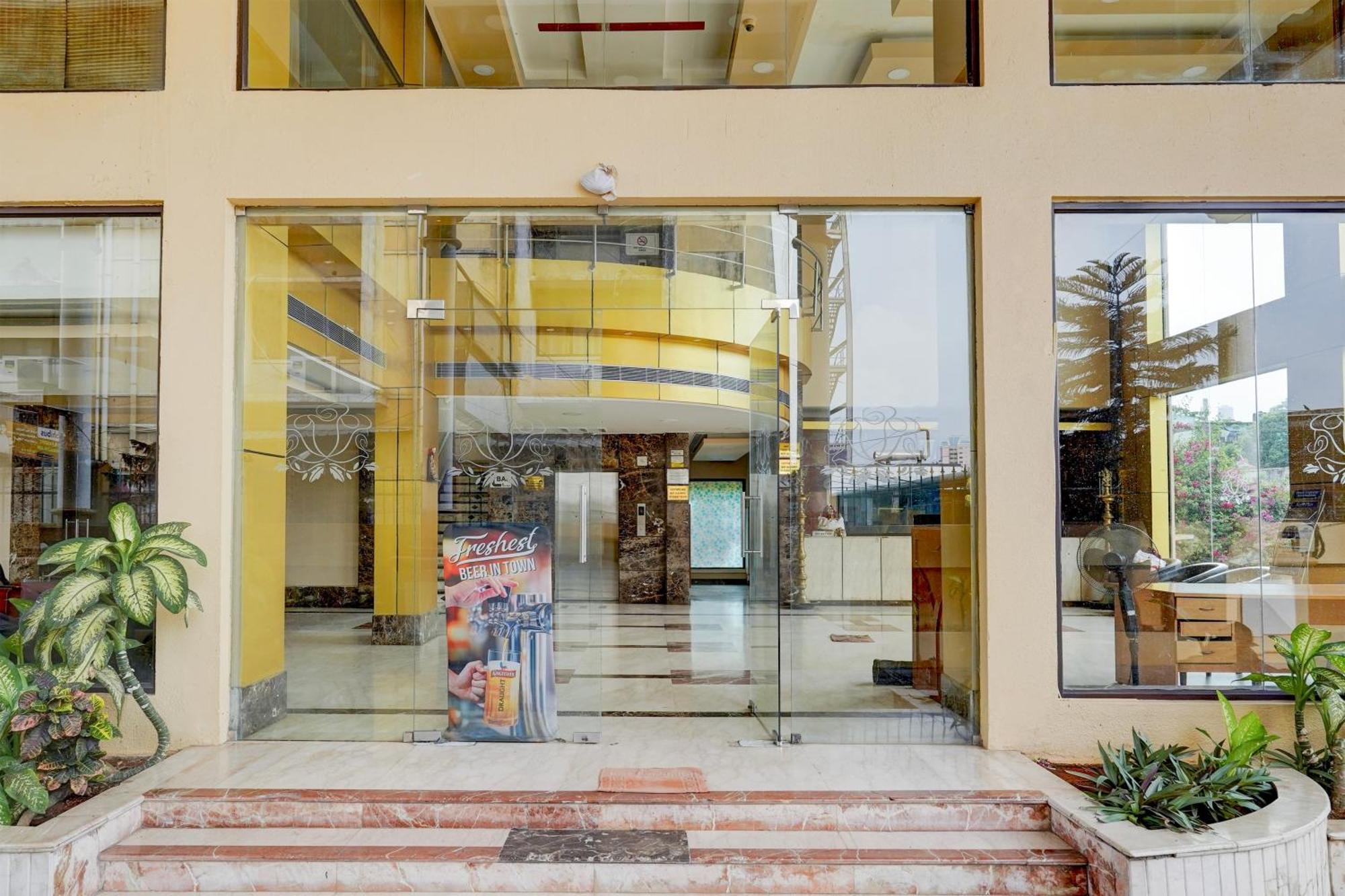 Super Townhouse Koyambedu Hotel Chennai Luaran gambar