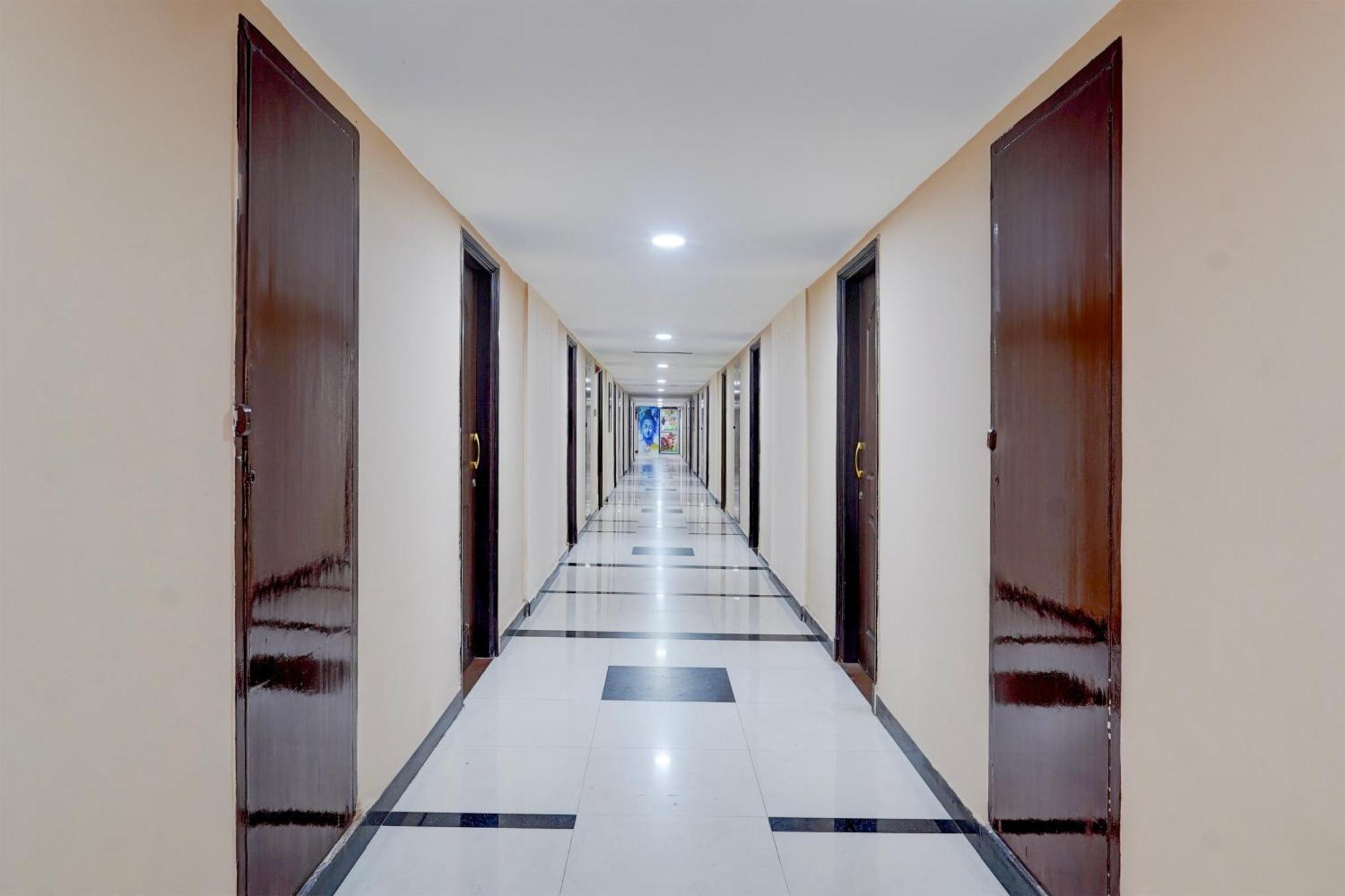 Super Townhouse Koyambedu Hotel Chennai Luaran gambar