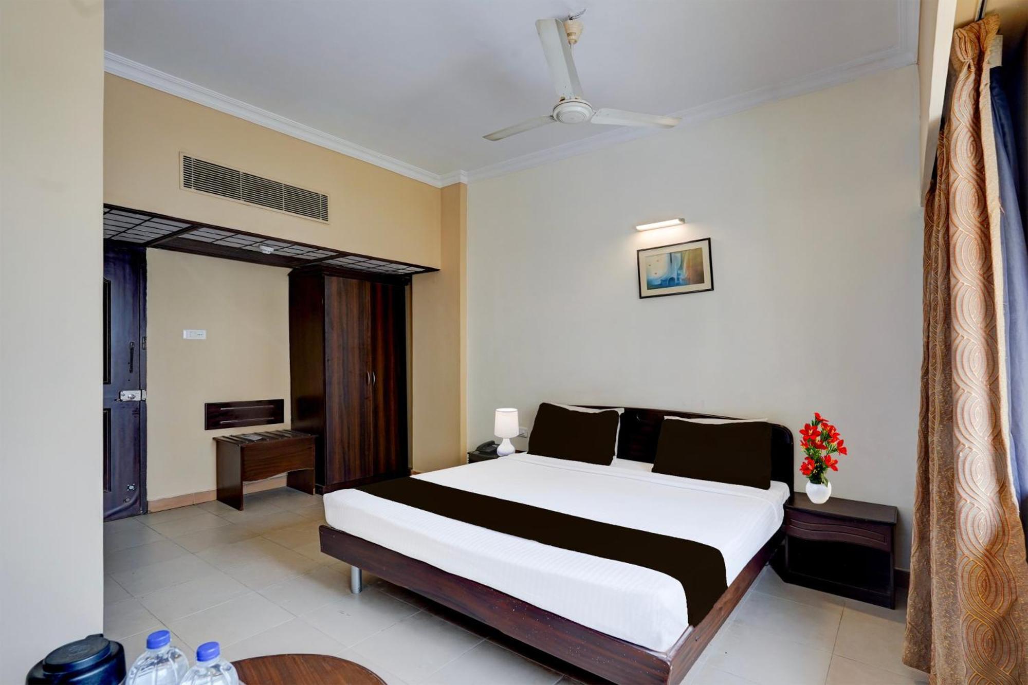 Super Townhouse Koyambedu Hotel Chennai Luaran gambar
