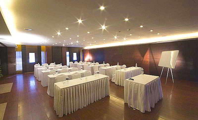 Super Townhouse Koyambedu Hotel Chennai Luaran gambar
