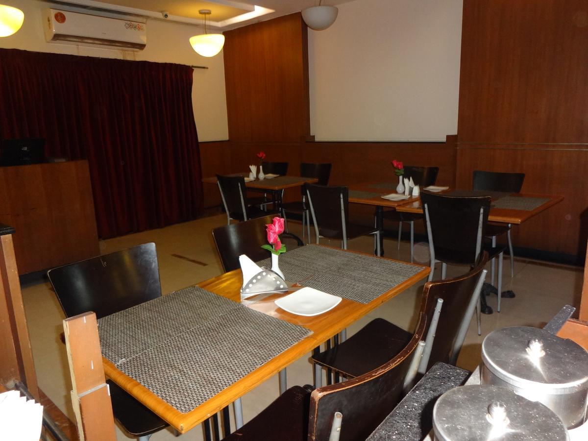 Super Townhouse Koyambedu Hotel Chennai Luaran gambar