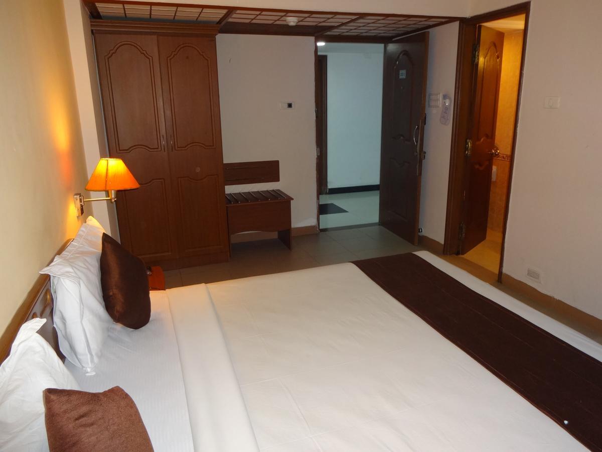 Super Townhouse Koyambedu Hotel Chennai Luaran gambar