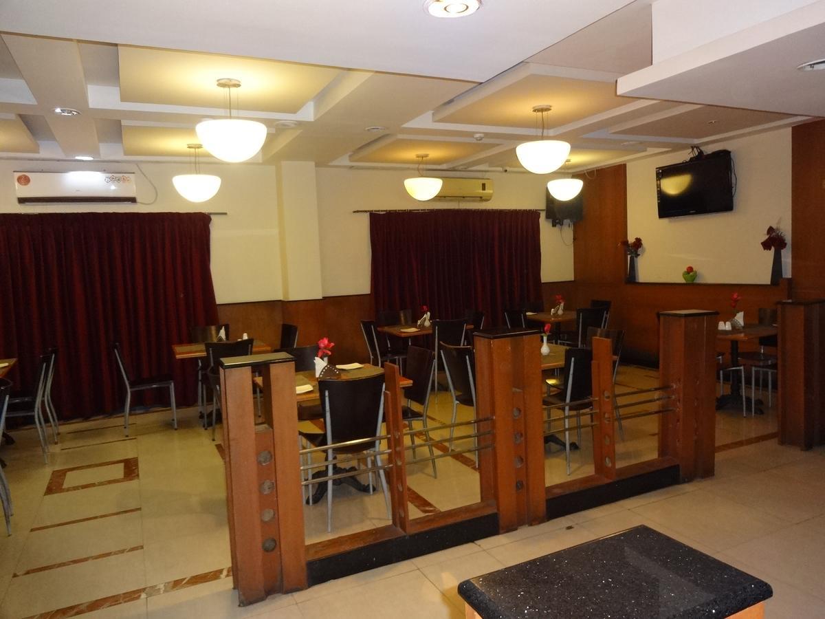 Super Townhouse Koyambedu Hotel Chennai Luaran gambar