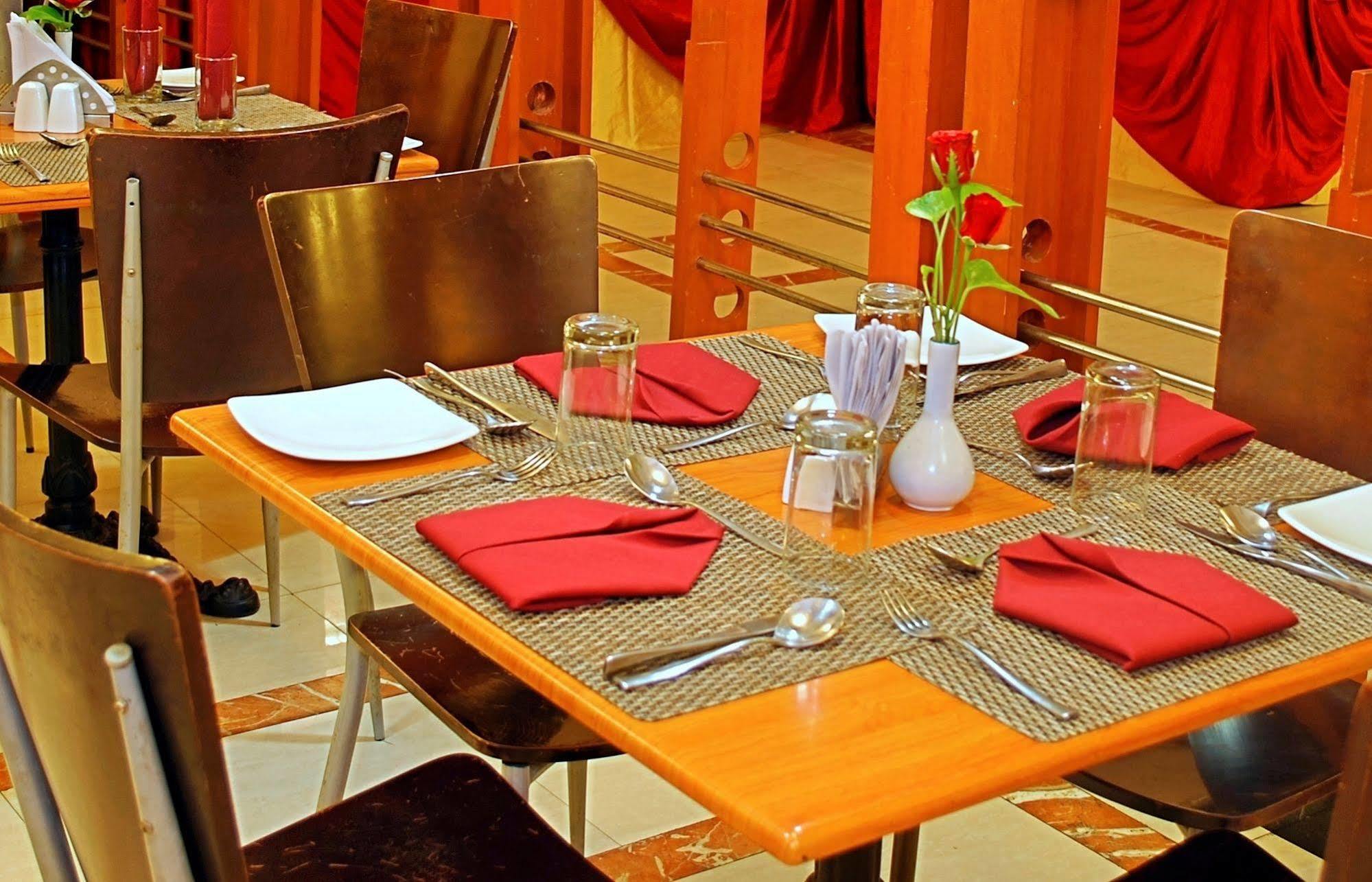 Super Townhouse Koyambedu Hotel Chennai Luaran gambar
