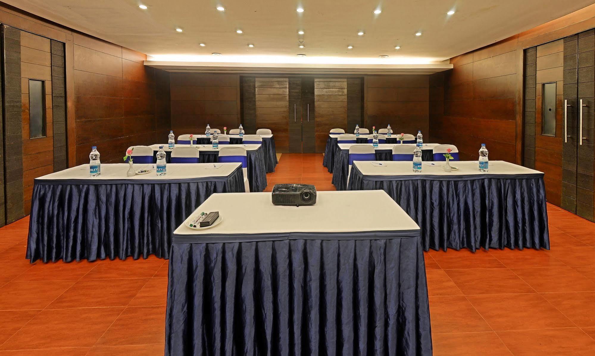 Super Townhouse Koyambedu Hotel Chennai Luaran gambar